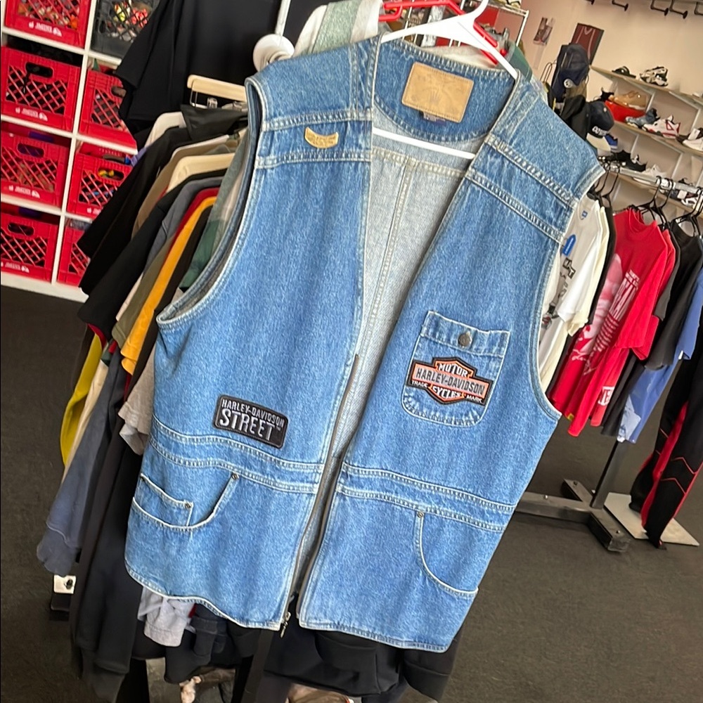 Men’s Rare HARLEY DAVIDSON Jean Vest Pre Owned Used SZ XL Blue Patches & Pin